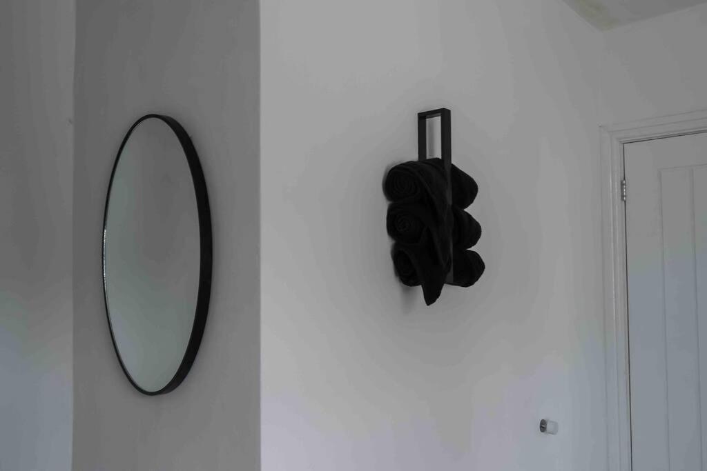 Stunning Two Bed City Centre Apartment Leeds  Kültér fotó