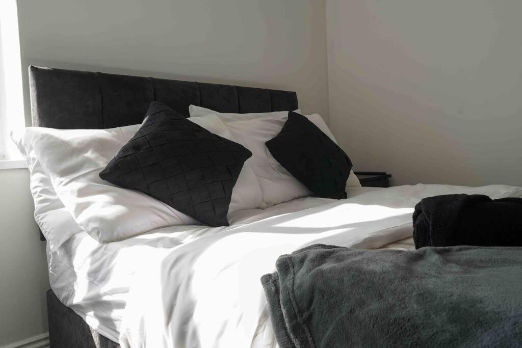 Stunning Two Bed City Centre Apartment Leeds  Kültér fotó