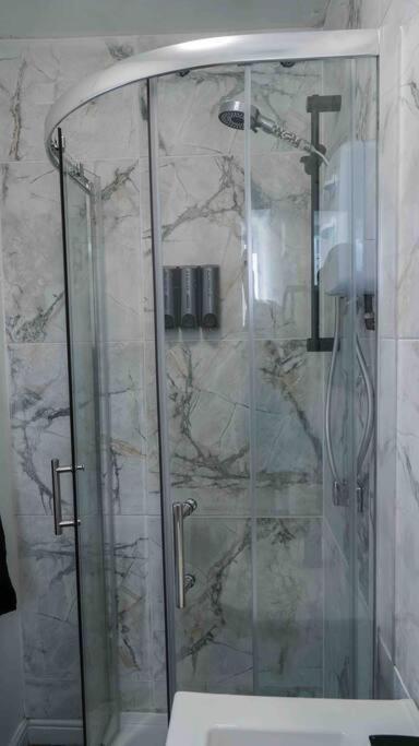 Stunning Two Bed City Centre Apartment Leeds  Kültér fotó