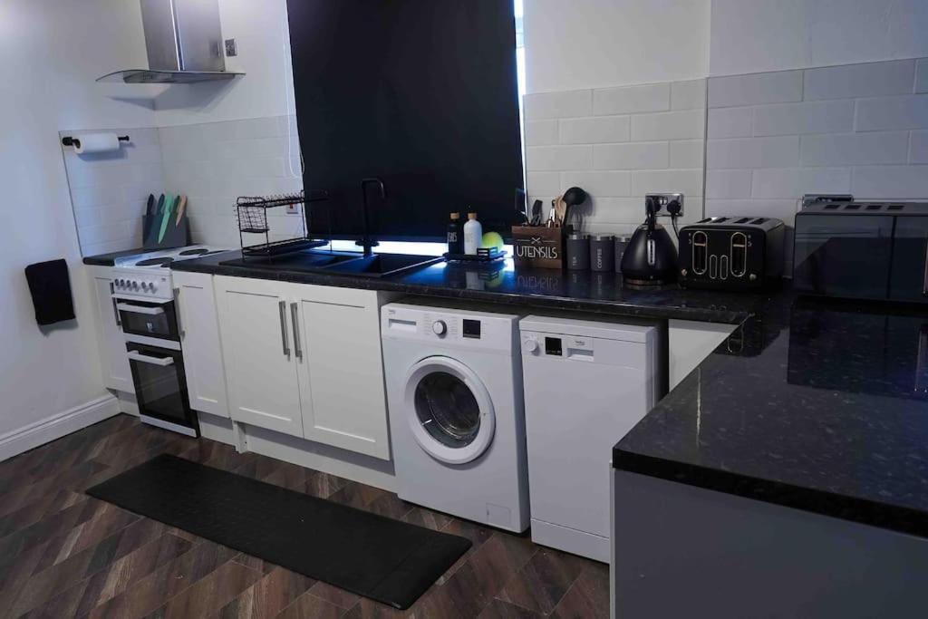 Stunning Two Bed City Centre Apartment Leeds  Kültér fotó